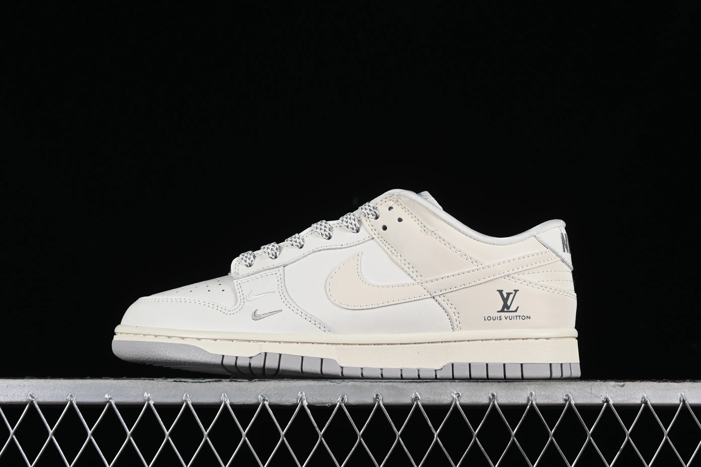 All categories Nk SB Dunk Series Nk SB Dunk Low High-end customized low-top sneakers F version Nk SB Dunk Low LV joint-double hook beige gray Anniversary high-end customized low-top casual sneakers FC2025-306
